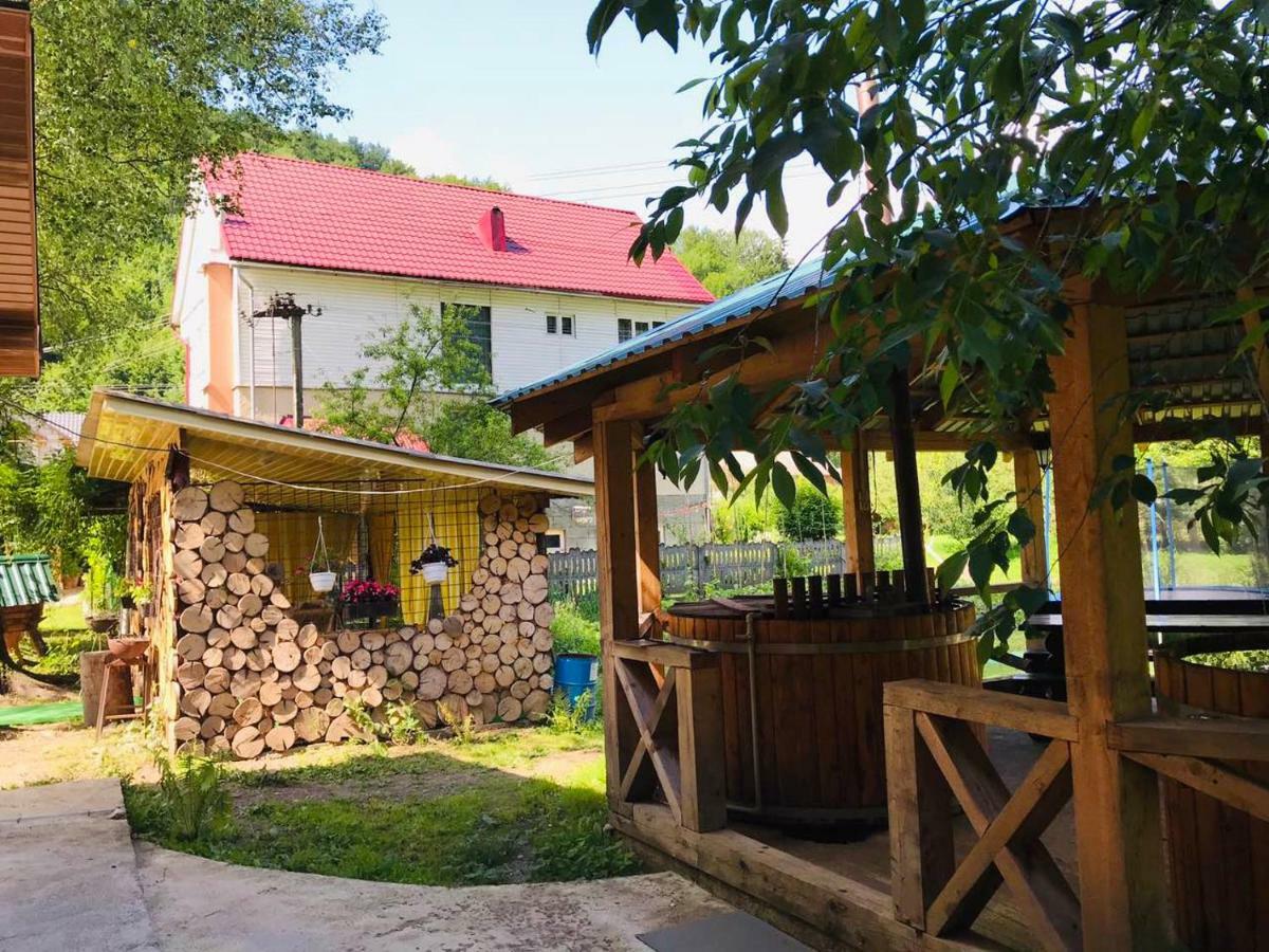 Садиба У Брусків Mizhhirya  Ngoại thất bức ảnh